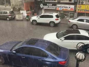 Diyarbakır’da Bardaktan Boşanırcasına Sağanak Ve Dolu Etkili Oldu