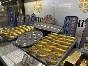 Altın Rekor Tazeledi, Ons Altın 2 Bin Doların Üzerine Yükseldi