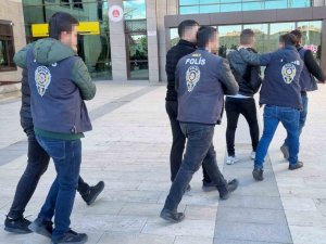 Sanal Dolandırıcılar Polise Yakalandı
