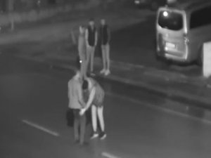 Parayı Gazinoda Harcayıp, Çıkışta Yaşlı Adamı Gasp Ettiler