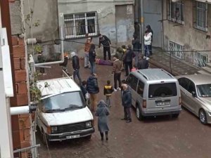 Zeytinburnu’nda Dördüncü Kattan Düşen Kadın Hayatını Kaybetti