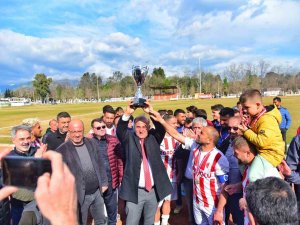 İ̇ncirliova Belediyespor Namağlup Şampiyon Oldu