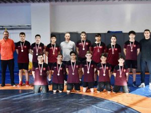 Aliağalı Güreşçilerden 14 Madalya Birden