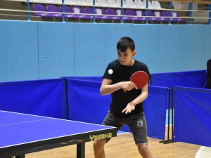 Afyonkarahisar’da Masa Tenisi Birincileri Ödüllerini Aldı