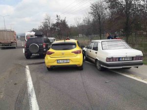 D-100’de Zincirleme Kaza: 2 Yaralı