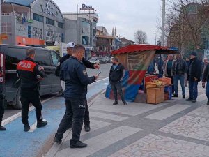 Cadde Ortasında Bıçaklandı