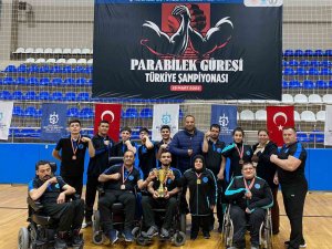 Demir Bilekler, 12 Madalya Kazandı