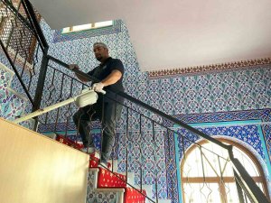 Büyükşehir’den Camilerde Temizlik Çalışması