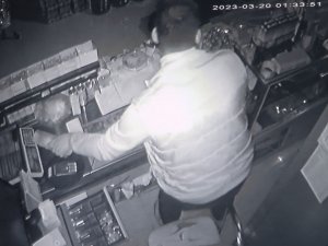 Camını Kırarak Girdiği Marketi Soydu