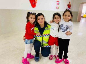 Jandarmadan Anaokulu Öğrencilerine Trafik Eğitimi
