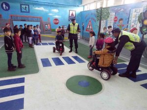 Jandarmadan Öğrencilere Trafik Eğitimi