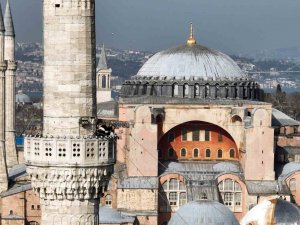 Sultanahmet Camii’nin Mahyası Asıldı: "Hoş Geldin 11 Ayın Sultanı"