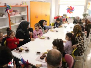 Yaşlı Bireyler Torunlarıyla Buluştu Mutfakta Hünerlerini Sergiledi