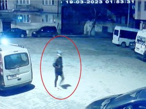 Gece Vakti Araçların Lastiklerini Kesen Şahsı Polis Yakaladı