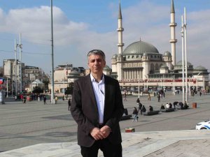 Taksim Camii’nin Dijital Mahyası Asıldı