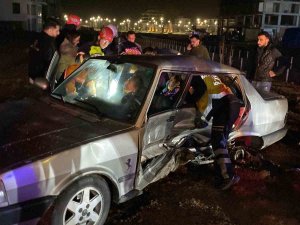 Evinin Kapısını Açtığı Depremzedelerin Kullandığı Otomobille Çarpıştı
