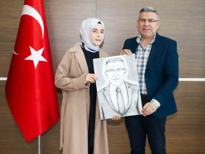 Nişan Yüzüklerini Takan Başkan Güler’e Karakalem Portre Jesti