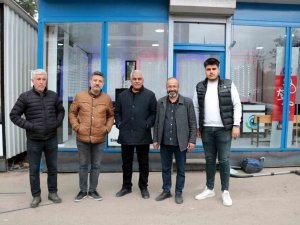 Depremzede Gözlükçüler Konteynerlerde Mesaiye Başladı