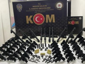 Mersin’de 12’si Suikast Tabancası 84 Silah Ele Geçirildi