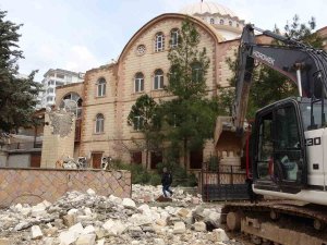 Depremde Zarar Gören Minare Yıkıldı