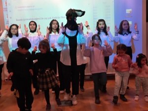 Muş’ta Depremzede Çocuklar İçin Moral Programı Düzenlendi