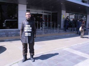 Karşıyaka Belediyesi Önünde Tek Kişilik İşçi Eylemi