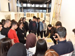 Sergiyi Gezen Öğrenciler Ebru Sanatına Hayran Kaldı