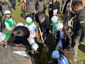 Fidanlar Deprem Şehitleri İçin Toprakla Buluşturuldu