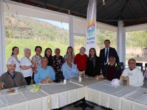 Marmaris Belediyesi, Huzurevi Sakinlerinin Gönlünü Aldı