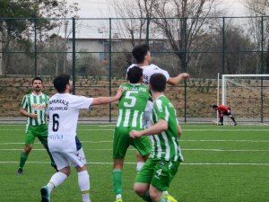 Hakem Çift Sarı Kart Gösterdiği Futbolcuyu Sahada Unuttu