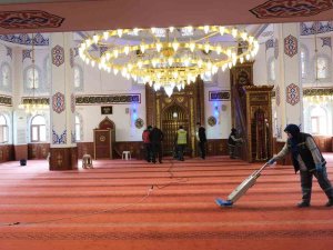 Altıeylül’de Camiler Ramazan’a Hazır