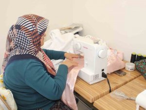 Korkuteli Dikiş Nakış Kursunda Çeyizlik Takımlar Hazırlanıyor