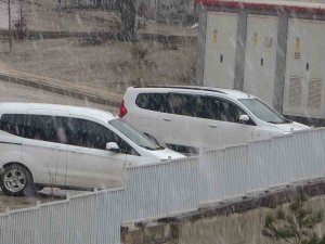 Yüksekova’da Kar Yağışı