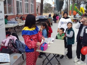 İ̇lkokulda Depremzedeler Yararına Hayır Çarşısı