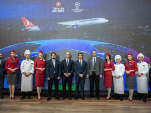 Yıldız Futbolcuların Final Maçlarında Giydiği Formalar Sergilendi