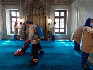 Eyüpsultan Cami Ve Meydanı Gül Suyu İle Yıkandı