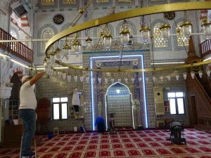 Ramazan Ayı Öncesi Kartal’da İbadethaneler Temizleniyor
