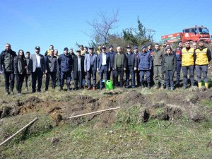 Deprem Şehitleri Anısına 200 Fidan Toprakla Buluştu