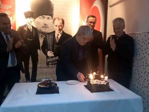 Adliyede Down Sendromlu Personele Pasta Sürprizi