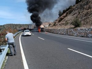 Karbondioksit Taşıyan Tanker Alev Alev Yandı