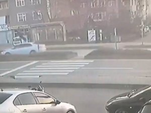 Bartın’da Otomobilin Çarptığı Yaşlı Kadın Öldü, Kaza Anı Anbean Kameraya Yansıdı