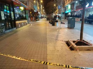 Küçükçekmece’de Silahlı Saldırı: Cadde Ortasında Kurşunların Hedefi Oldu