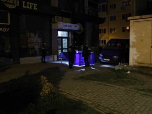Kızını Darp Eden Kocasına Sinirlenip Balkondan Atlayan Kadın Hayatını Kaybetti