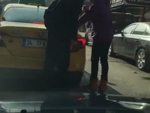 Taksiye Tutunan Patenli 2 Gencin Tehlikeli Yolculuğu Kamerada