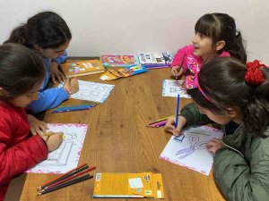 Depremzede Öğrenciler İçin Kitaplık Oluşturuldu