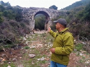 Tarihi Su Kemerini Tahrip Etmişler