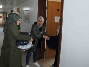 Van Büyükşehir Belediyesi Yurtlarda Kalan Depremzedeleri Unutmadı