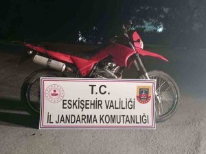 Çalıntı Motosikletli Şahıslarda 8 Adet Yeşil Reçeteli Hap Ele Geçirildi