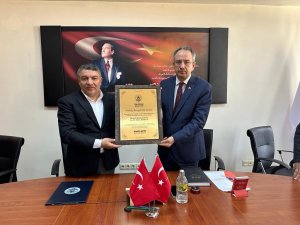 Belediye Başkanından Kaymakama Fahri Hemşehrilik Beratı