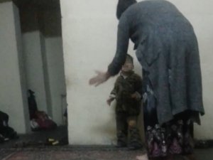 Şiddet İddiasında Bulunan Kadının Çocuklarını Darp Ettiği Görüntüler Ortaya Çıktı